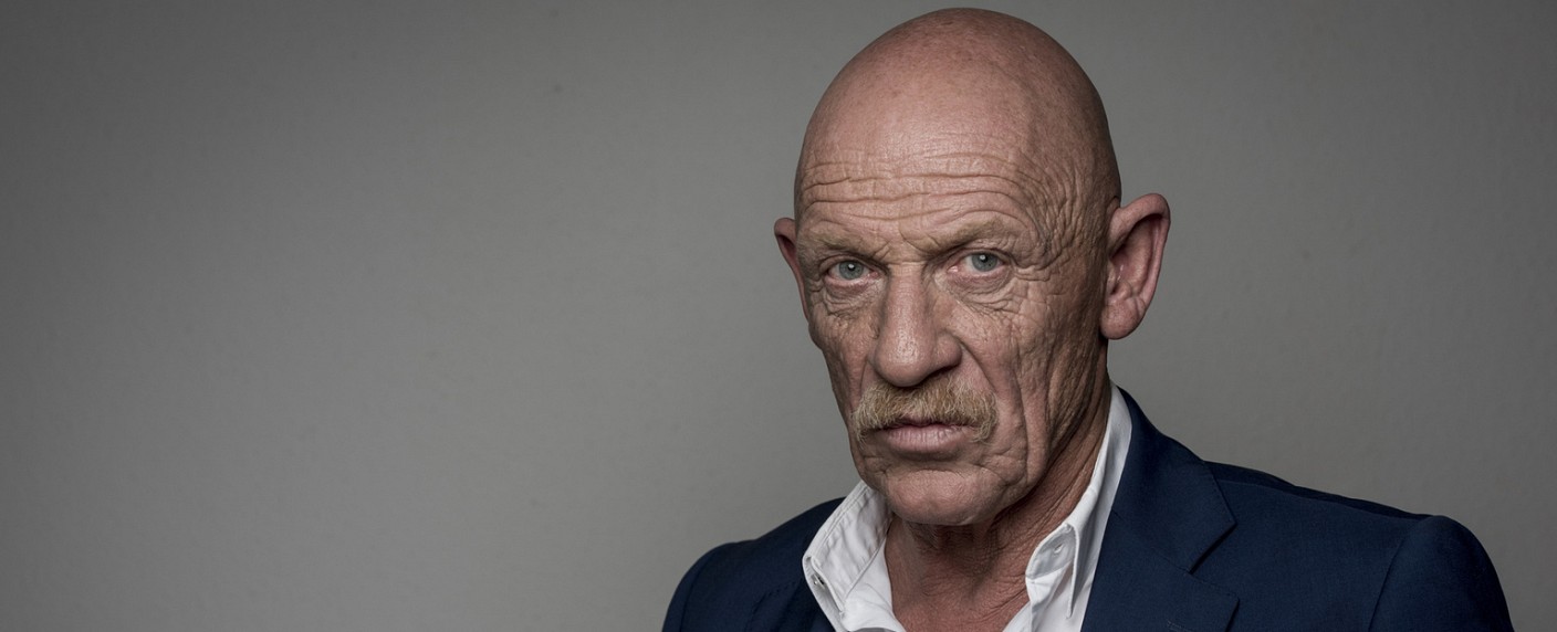 „Stell Dich Deiner Sucht“: Sat.1 findet Sendeplatz für Real-Life-Doku mit Joe Bausch – „Tatort“-Pathologe hilft Alkoholiker aus seiner Sucht – Bild: Sat.1/​Martin Rottenkolber