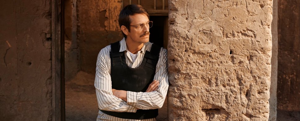 Joel Kinnaman als John Nixon in „High Value Target: The Hunt for Saddam“ – Bild: TNT