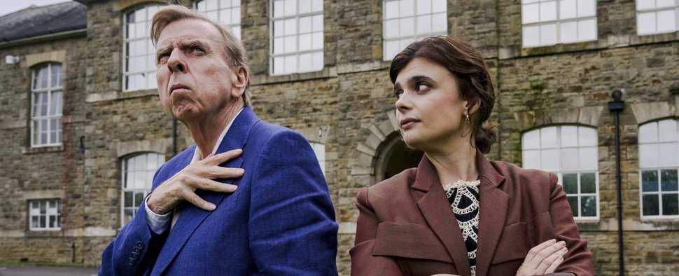 John Chapel (Timothy Spall) und DS Janie Mallown (Gwyneth Keyworth) sind aufeinander angewiesen – in „Death Valley: Aus Primetime wird Crimetime“ – Bild: WDR / BBC Studios