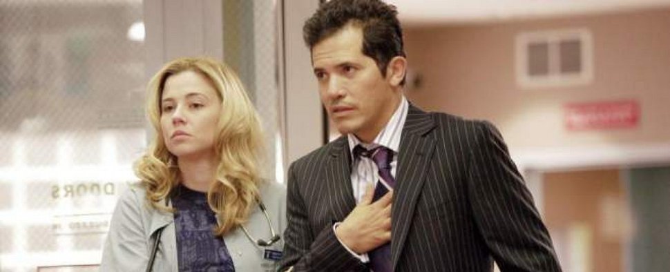 John Leguizamo (mit Linda Cardellini) in „Emergency Room“ – Bild: NBC
