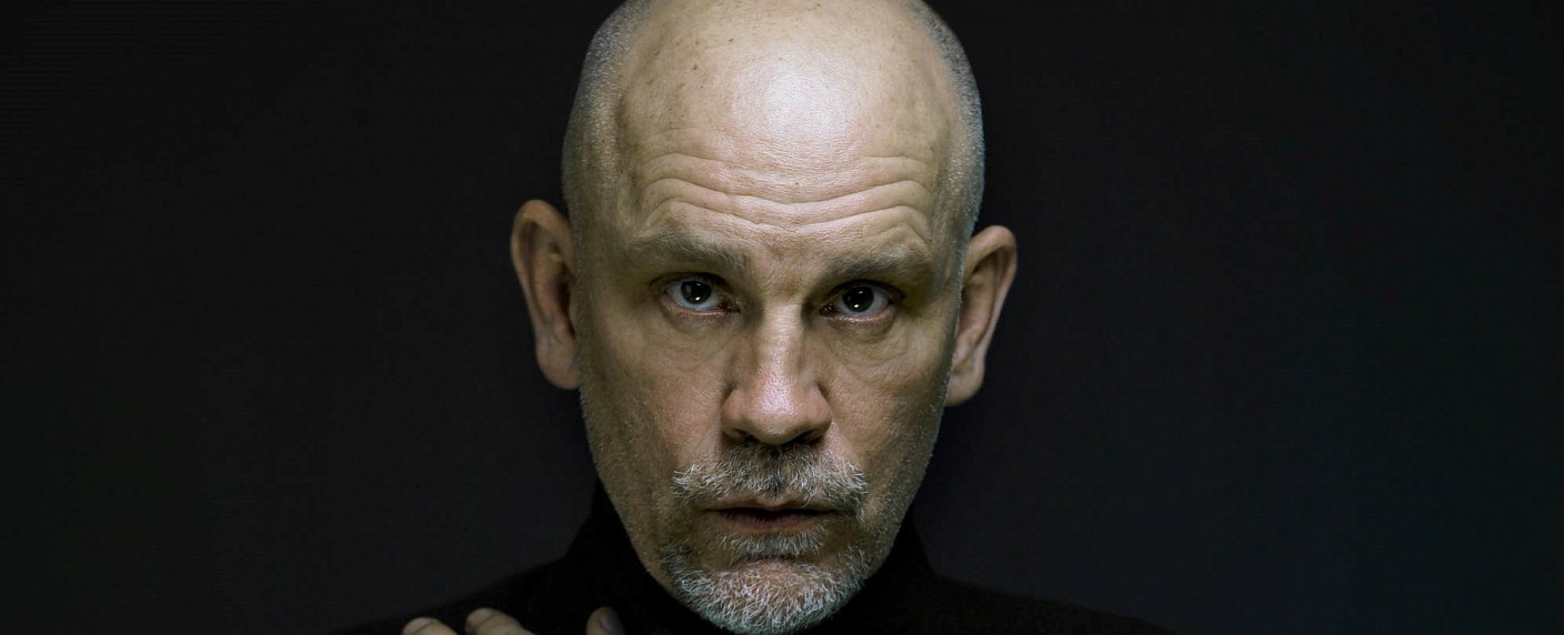 John Malkovich für Romantic Comedy von und mit „The White Lotus“-Darsteller verpflichtet – Einstige Wunderkinder kämpfen in „Prodigies“ mit Fallstricken der Liebe – Bild: Sky UK Ltd.