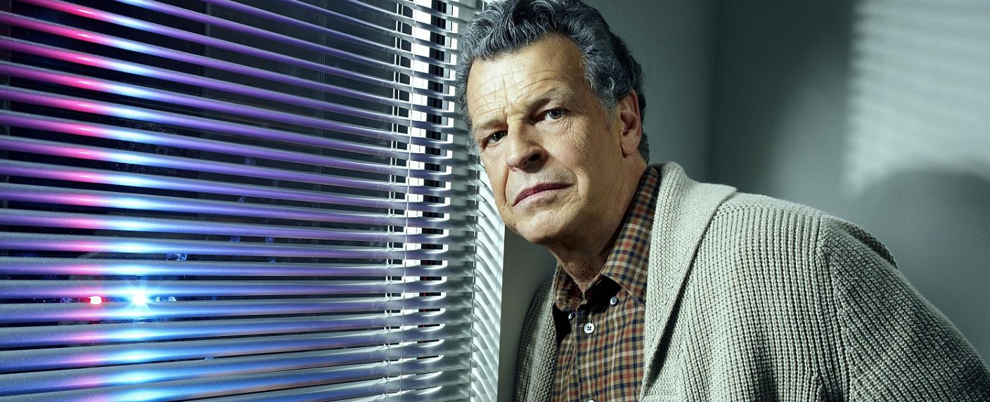 „Elementary“ verpflichtet John Noble als Sherlocks Vater – „Fringe“-Star wird neuer Hauptdarsteller für Staffel vier – Bild: FOX