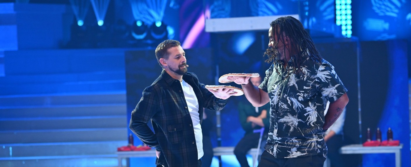 Quoten: Rekord für Joko & Klaas, mauer Auftakt für „Buying Blind“ – Tönnies-Reportage solide, „Die Heiland“ glänzt mit Tagessieg – Bild: ProSieben/​Willi Weber