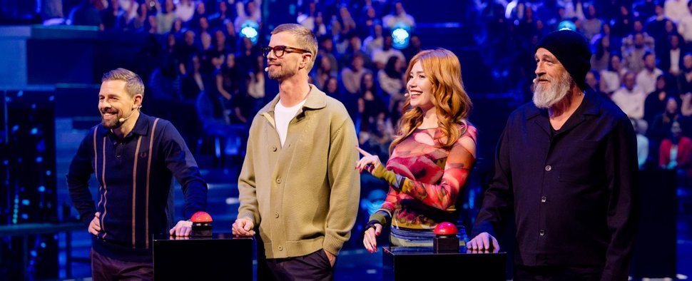 „Joko & Klaas gegen ProSieben“: (v. l. n. r.) Klaas Heufer-Umlauf, Joko Winterscheidt, Palina Rojinski und Torsten Sträter – Bild: Joyn/Nadine Rupp