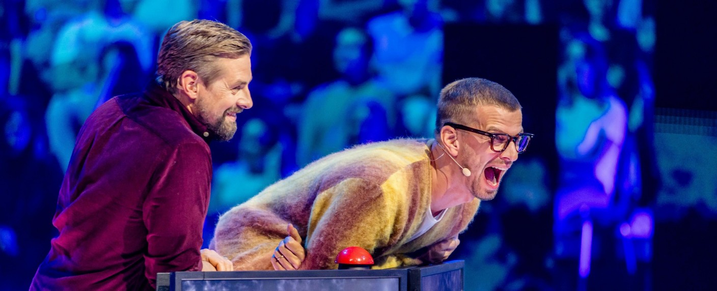 „Joko & Klaas Live“ fällt aus – aus diesem Grund – Entertainer-Duo spart sich 15 Minuten für „sensationelle Riesenidee“ auf – Bild: ProSieben/​Nadine Rupp