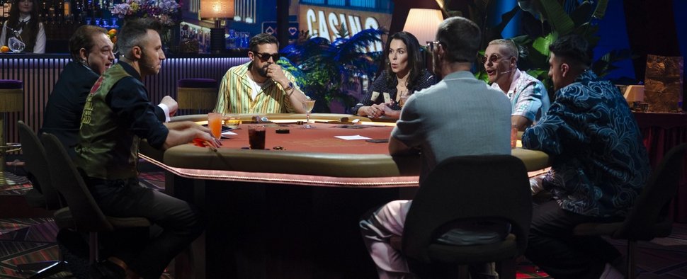 Joko & Klaas laden wieder zum fröhlichen Quizpoker in „Das Duell um die Geld“ – Bild: Joyn/Weiya Yeung