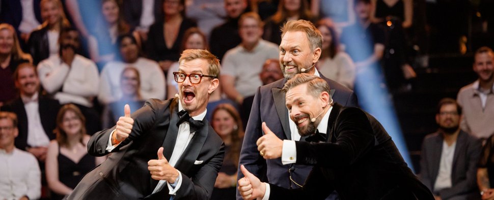 Feiern die „Neujahrsgala“ auf ProSieben: (v. l.) Joko Winterscheidt, Steven Gätjen und Klaas Heufer-Umlauf – Bild: Joyn/Nadine Rupp