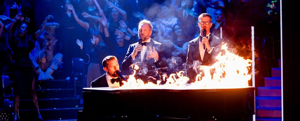 „Joko & Klaas gegen ProSieben“ mit Klaas Heufer-Umlauf, Steven Gätjen und Joko Winterscheidt (v. l.) – Bild: Joyn/Nadine Rupp