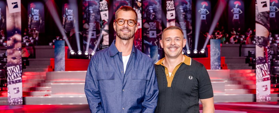 Joko Winterscheidt (l.) und Klaas Heufer-Umlauf wollen sich wieder Zeit für Fernsehanarchie erspielen. – Bild: Joyn/Nadine Rupp