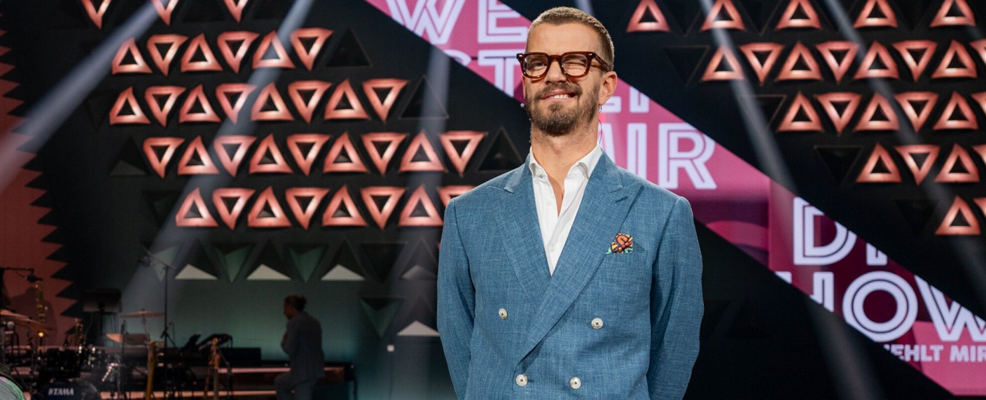 „Wer stiehlt mir die Show?“: Diese Promis haben es in der achten Staffel auf Jokos Show abgesehen – Sängerin, Komiker und Podcaster im Panel – Bild: ProSieben/​Florida TV/​Julian Mathieu