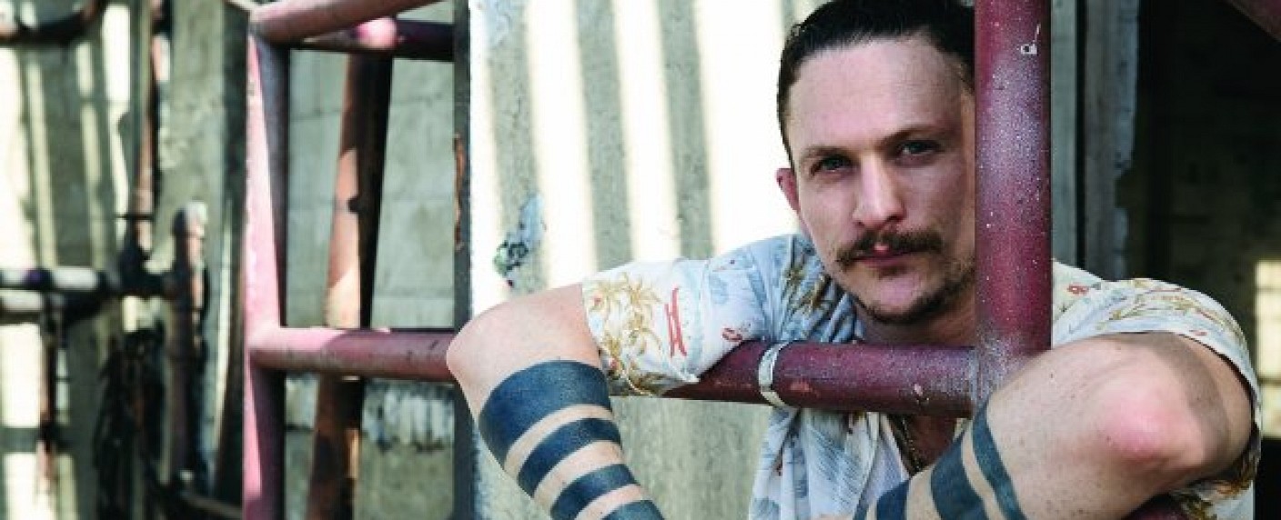 „Justified“ verpflichtet Jonathan Tucker für Handlungsbogen zum Serienfinale – „Kingdom“-Star als altmodischer Revolverheld – Bild: DirecTV