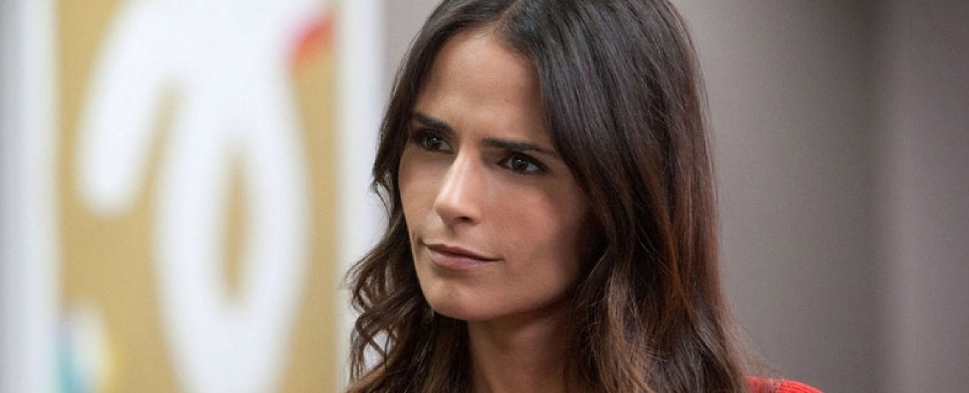 „Magnum P.I.“ engagiert Jordana Brewster als Magnums Ex – Privatdetektiv und Ex-CIA-Agentin haben komplizierte Beziehung – Bild: TNT