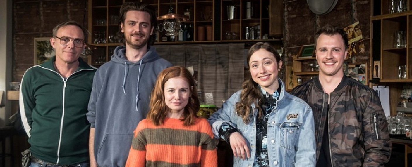 „Nix Festes“: ZDFneo startet Comedy mit Josefine Preuß („Türkisch für Anfänger“) – Berliner Alltag der „Generation Beziehungsunfähig“ – Bild: obs/​ZDF/​Christoph Assmann