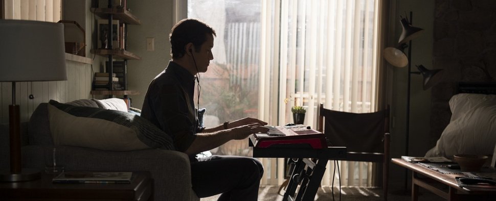 Joseph Gordon-Levitt als melancholischer „Mr. Corman“ – Bild: Anne Marie Fox/AppleTV+