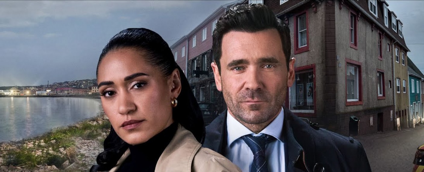 „Saint-Pierre“ statt Saint Marie: Neuer Insel-Krimi mit „Death in Paradise“-Star veröffentlicht Trailer und Starttermin – Joséphine Jobert neben Allan Hawco und James Purefoy – Bild: CBC