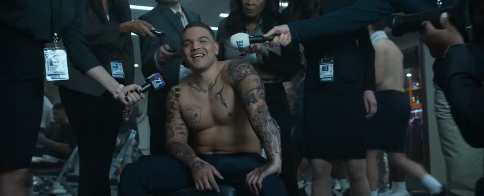 Josh Andrés Rivera als Aaron Hernandez in „American Sports Story“ – Bild: FX