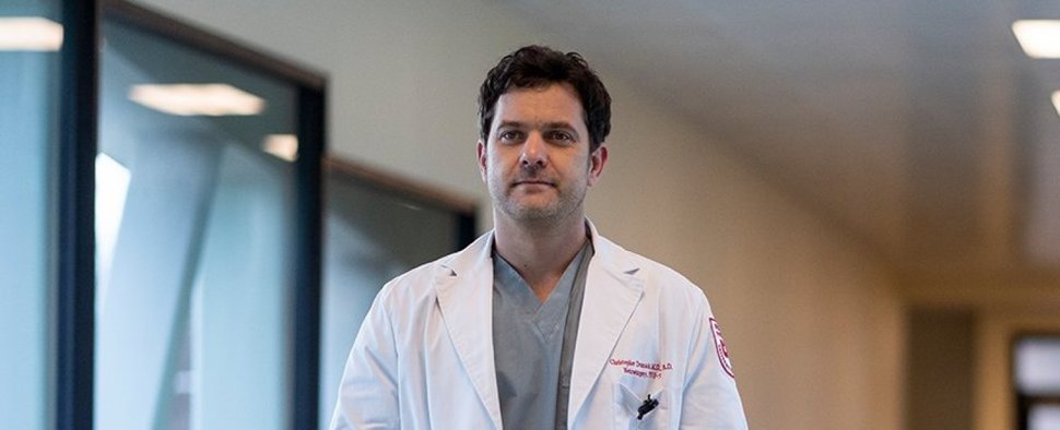 Was führt der Neurochirurg Dr. Christopher Duntsch (Joshua Jackson) im Schilde? – Bild: Starzplay