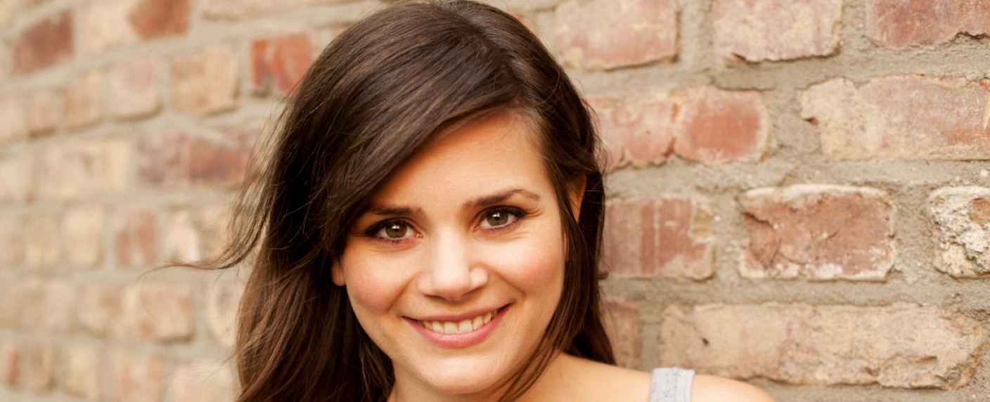 „Dahoam is Dahoam“: Joyce Ilg kehrt für einige Folgen zurück – Wiedersehen mit Saskia Brunner ab Mittwoch – Bild: BR/​Christian Wolf