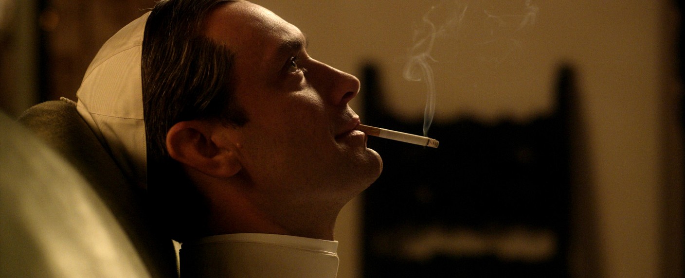 The Young Pope – Review – Zehnteiler von Paolo Sorrentino mit Jude Law in der Hauptrolle – von Gian-Philip Andreas – Bild: Sky