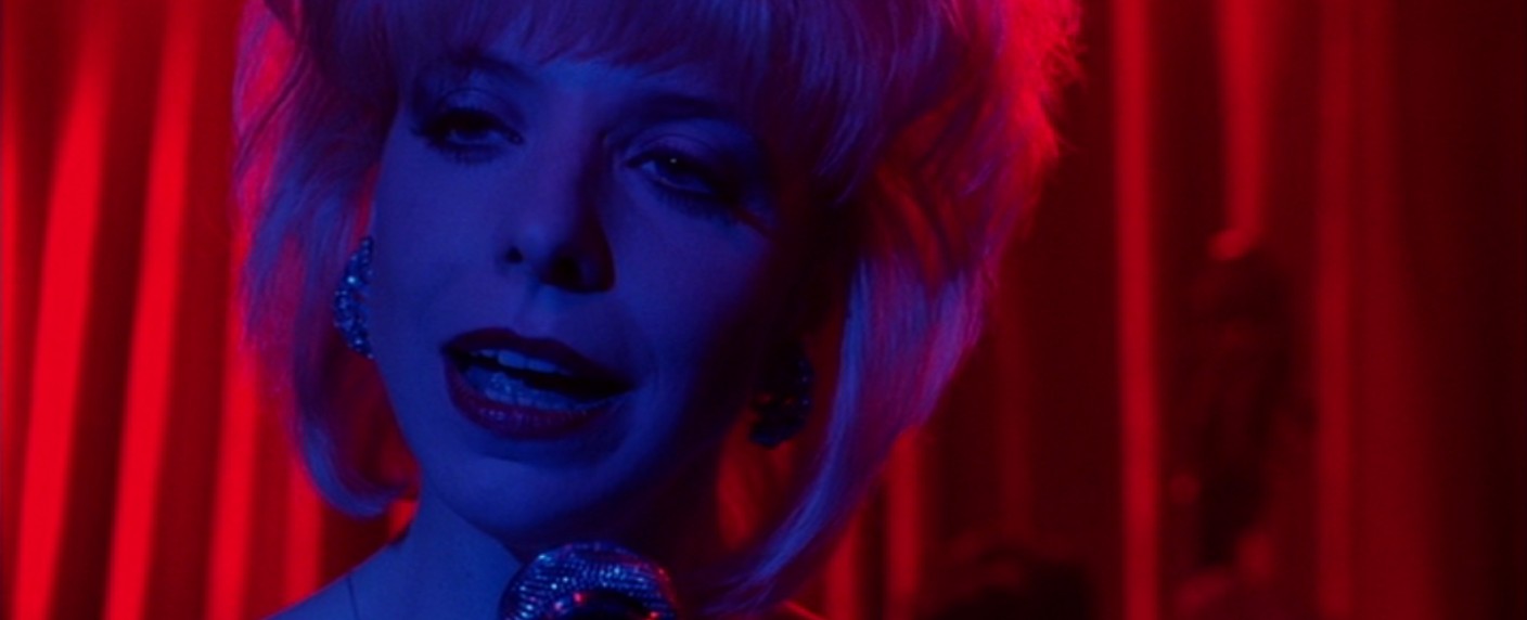 „Twin Peaks“: Sängerin Julee Cruise ist tot – Legendär für ihre sanfte Stimme und die Zusammenarbeit mit David Lynch – Bild: New Line Cinema