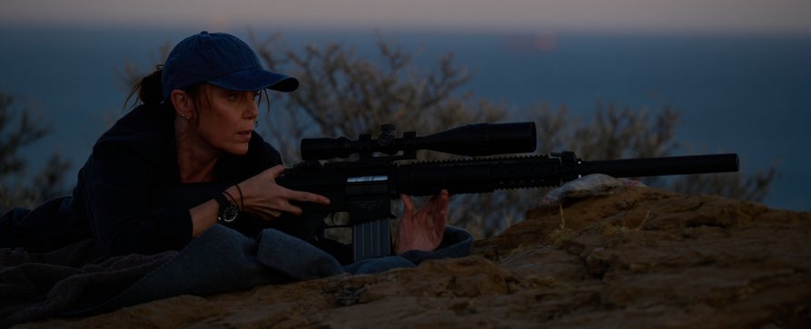 „The Assassin“: Thriller-Serie mit Keeley Hawes und Freddie Highmore kommt endlich nach Deutschland – Ehemalige Auftragskillerin und entfremdeter Sohn gemeinsam auf der Flucht – Bild: ZDF/​Marq Riley