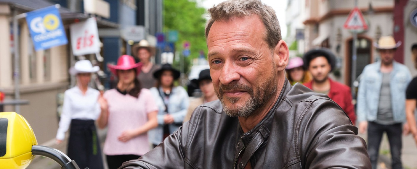 „Unter uns“: Langjähriger Hauptdarsteller Kai Noll kehrt in die Schillerallee zurück – Wie lange bleibt der Schauspieler nach seinem Sabbatjahr? – Bild: RTL /​ Stefan Behrens