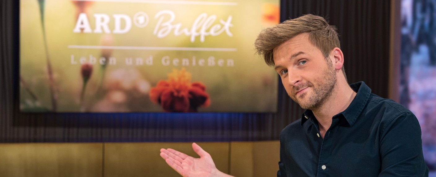 Nach „ARD-Buffet“-Aus: So sieht der Vormittag im Ersten ab 2025 aus – Krimi-Doppelpack, „Wer weiß denn sowas?“ künftig später – Bild: SWR/​Christian Koch