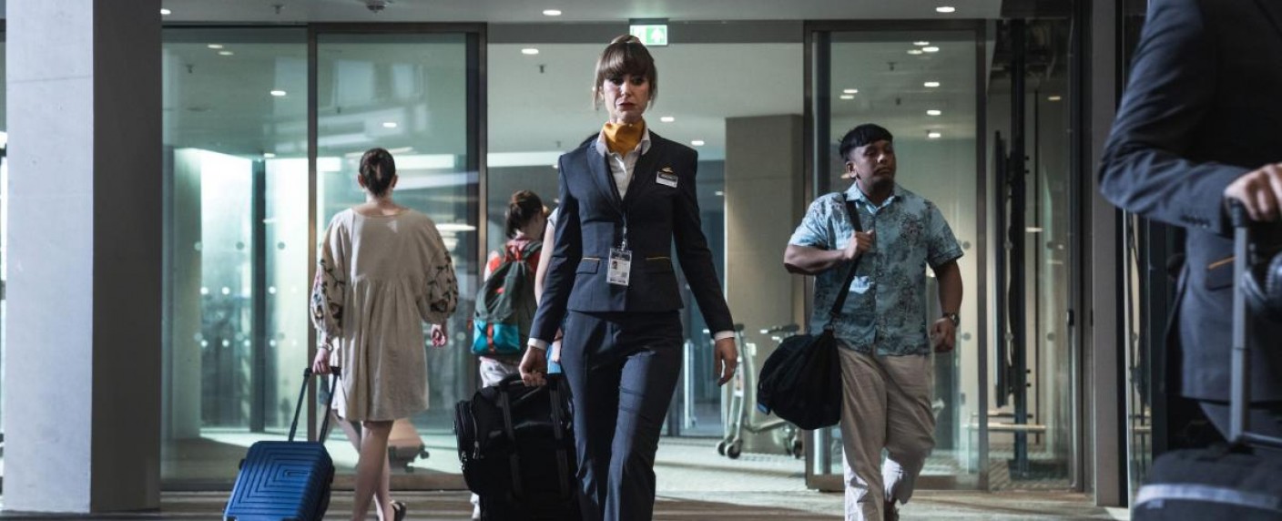 „In Flight“: Britisches Thrillerdrama mit Katherine Kelly („Liar“) findet Starttermin – Deutsche Heimat für Sechsteiler von „Marcella“- und „Slow Horses“-Autoren bereits gefunden – Bild: Channel 4
