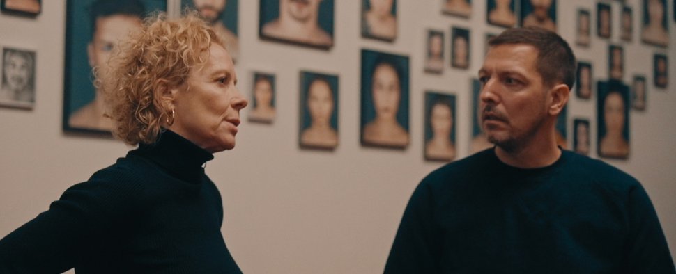 Katja Riemann will in „German Guilt“ mit Thilo Mischke mehr über das Schicksal ihrer Großmutter herausfinden. – Bild: ZDF/Leonard Schmidt