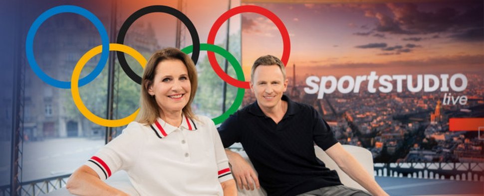 Katrin Müller-Hohenstein und Jochen Breyer führten für das ZDF durch den Olympia-Samstag – Bild: ZDF/Sebastian Wells