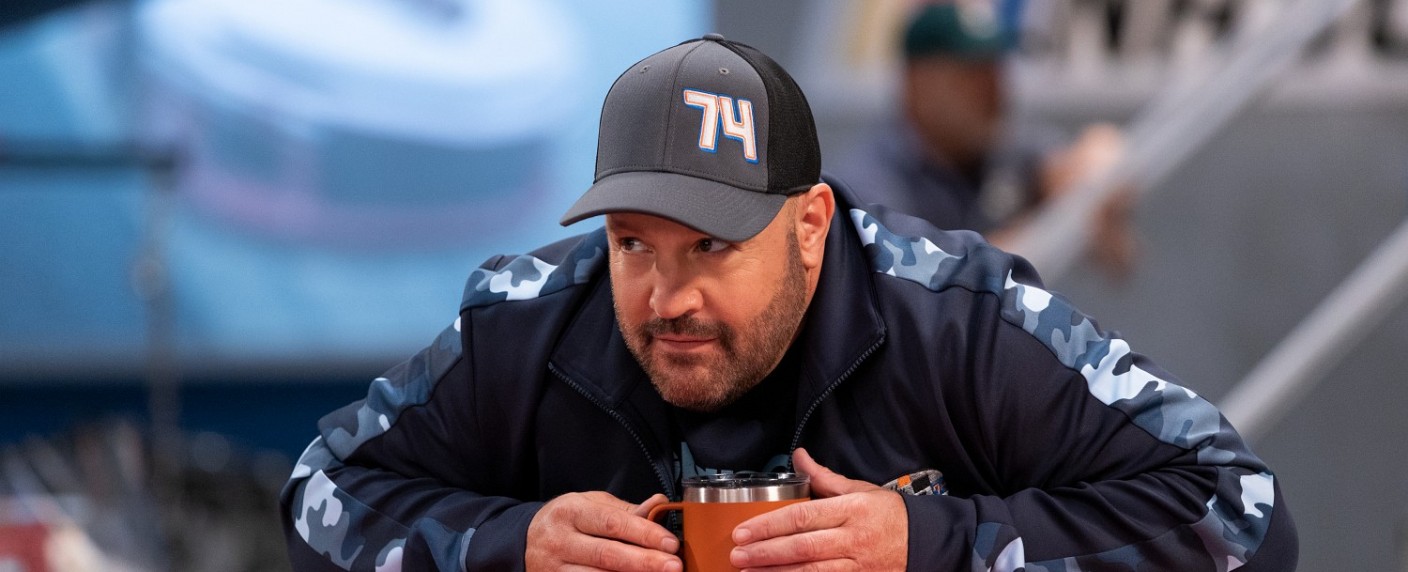 Kahlschlag: Netflix stellt Kevin-James-Sitcom „The Crew“ und drei weitere Comedys ein – Aus für „Country Comfort“, „Mr. Iglesias“ und „Bonding“ – Bild: Eric Liebowitz/​Netflix