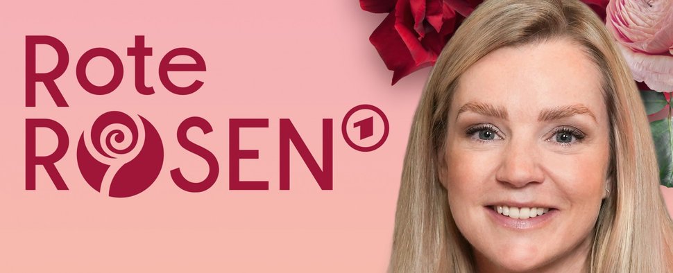 Kim-Sarah Brandts moderiert den „Rote Rosen“-Podcast – Bild: Nicolas Stöcken/Design E.Schwarz