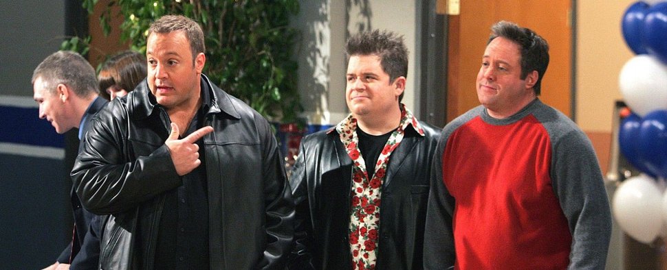 „King of Queens“: Kevin James (l) mit Patton Oswalt (M.) und Gary Valentine (r.) – Bild: CBS „King of Queens“: Kevin James (l) mit Patton Oswalt (M.) und Gary Valentine (r.) – Bild: CBS