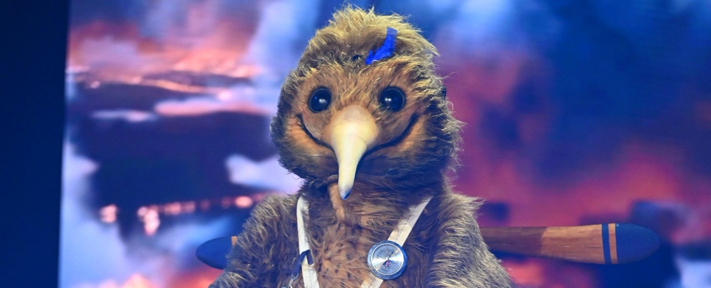 Panne bei „The Masked Singer“: Kiwi aus Versehen enttarnt! – Unfreiwillig demaskierter Promi trotzdem weitergewählt – Bild: ProSieben/​Willi Weber
