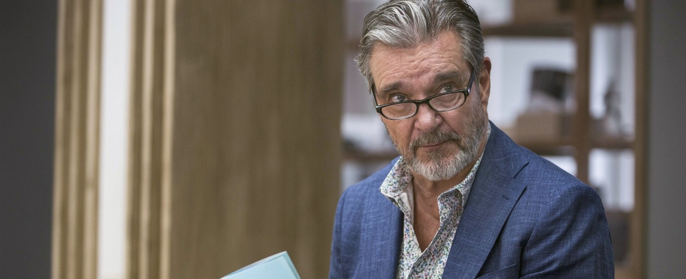 „Kommissar Bäckström“: Beliebter Krimi mit Kjell Bergqvist geht im Ersten in zweite Staffel – Sechs neue Folgen nach Vorlage von Leif G.W. Persson – Bild: ARD Degeto/​Yellow Bird/​Jonath Mathew