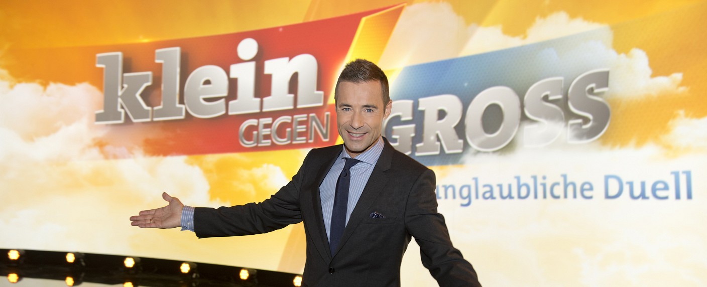 Quoten: Öffentlich-Rechtliche dominieren mit „Ostfriesenangst“ und „Klein gegen Groß“ – „DSDS“ und „The Voice Kids“ mit Verlusten – Bild: NDR/​Thorsten Jander