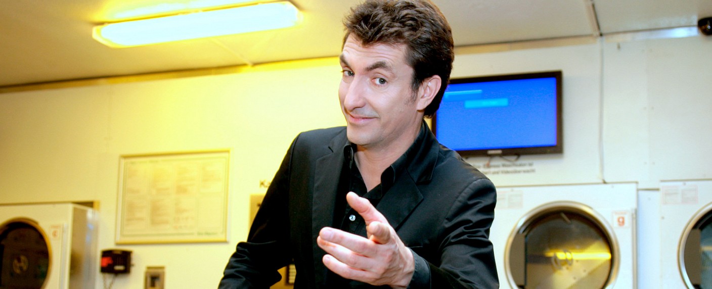 Einsfestival: Knacki Deuser verlässt „NightWash“ – Newcomer Luke Mockridge übernimmt Moderation – Bild: WDR/​Guido Schröder