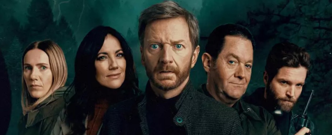 Endlich im Free-TV: „Kohlrabenschwarz“ startet im Halloween-Monat – Krimi-Mystery-Comedy mit Michael Kessler – Bild: Paramount+