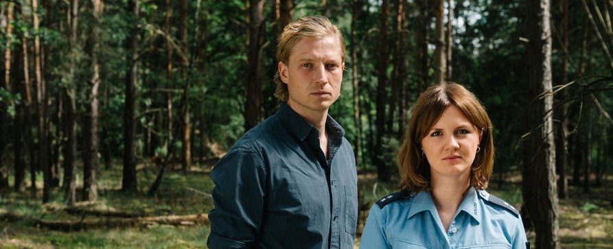 ARD startet neuen „Krimi aus Brandenburg“ mit Alina Stiegler und Anton Rubtsov – Drehstart zum neuen rbb-Format aus der Lausitz – Bild: rbb/​Elliott Kreyenberg