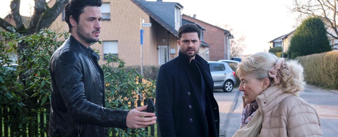 Tochter von Karlheinz Böhm mit Gastrolle bei „Unter uns“ – Kristina Böhm besucht die Kölner Schillerallee – Bild: RTL/​Stefan Behrens