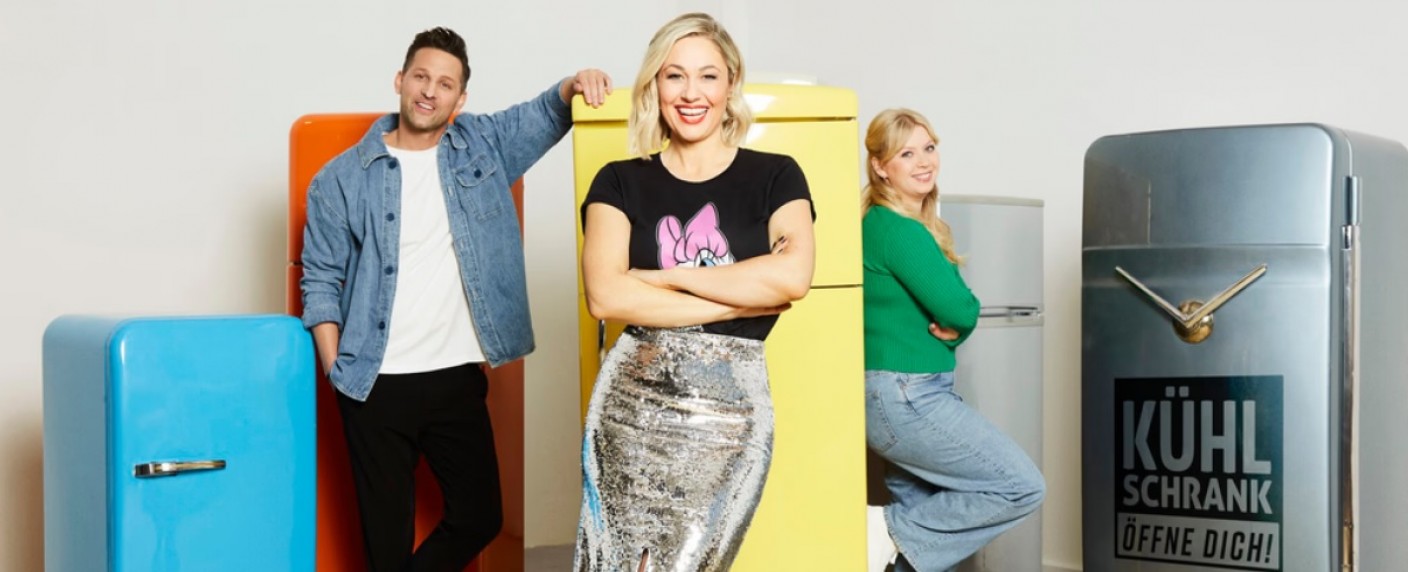 Sat.1 ruft: „Kühlschrank öffne dich!“ – Neue Kochshow mit Ruth Moschner, Alexander Kumptner und Hanna Reder – Bild: Sat.1/​Marc Rehbeck