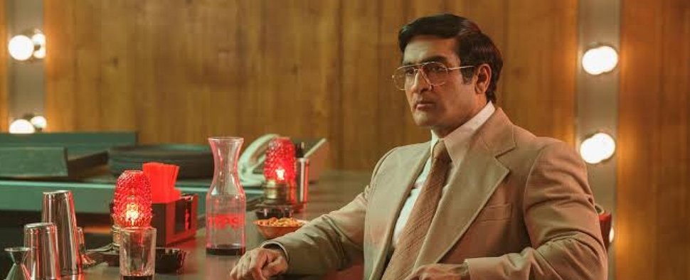 Kumail Nanjiani als Somen „Steve“ Banerjee in „Welcome to Chippendales“ – Bild: Hulu