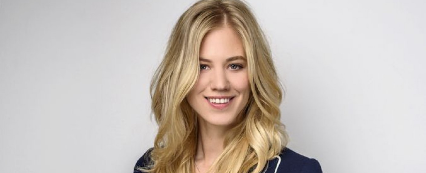 Larissa Marolt im Interview: „Es sind oft die Menschen mit Ecken und Kanten, die interessant sind“ – Über ihre neue Serie „Blutige Anfänger“, „Sturm der Liebe“ und „Ich bin ein Star“ – Bild: ARD/​Christof Arnold