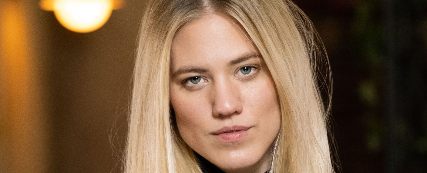 „Unter uns“: Larissa Marolt als prominenter Gaststar in Eventwoche – „Geheimnisse, Intrigen und Enthüllungen: all inclusive“ – Bild: RTL /​ Stefan Behrens