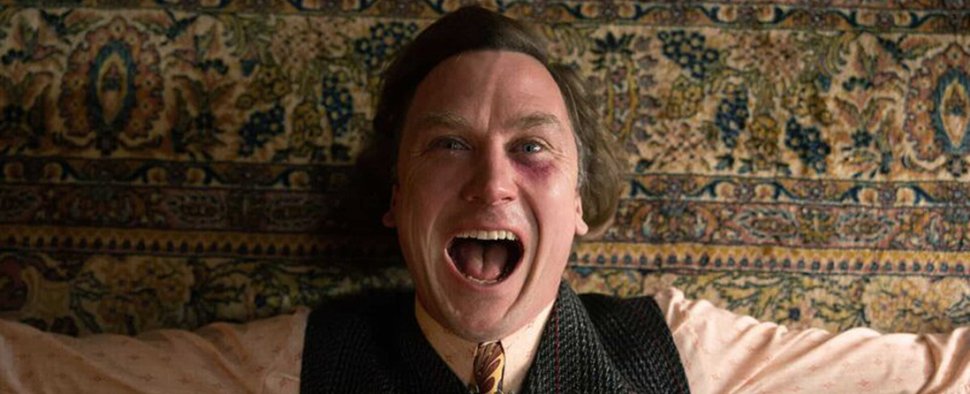 Lars Eidinger in „Babylon Berlin“ – Bild: ADR/Sky