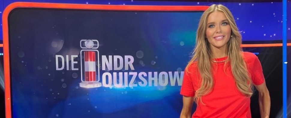 Laura Karasek präsentiert „Die NDR Quizshow“ – Bild: NDR/Laura Karasek
