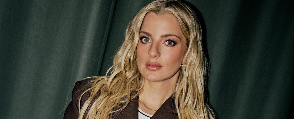 Laura Larsson moderiert „Neo Social Club“ – Bild: ZDF/Niels Freidel