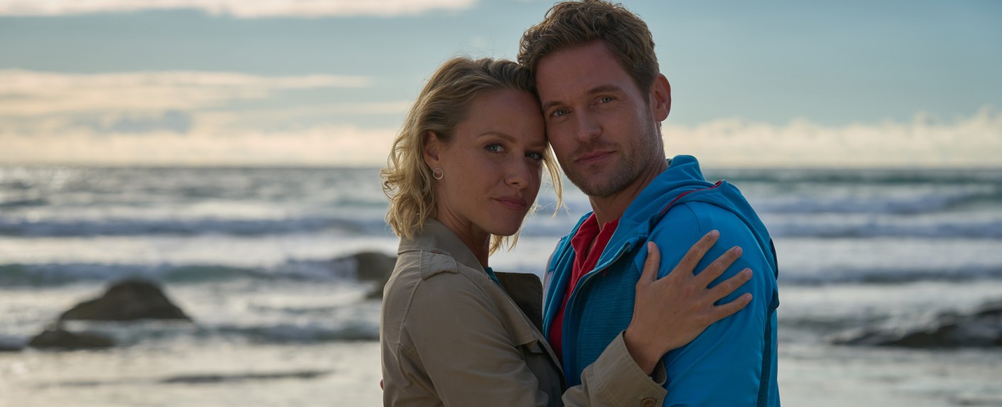 Verjüngungswahn? Weniger „Rosamunde Pilcher“ im ZDF – „Inga Lindström“ steht angeblich auf dem Prüfstand – Bild: ZDF/​Jon Ailes