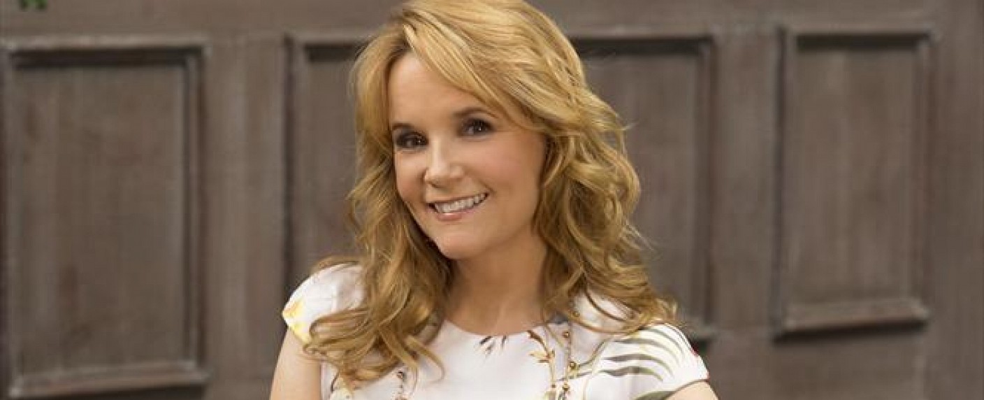 Neuer Streaming-Dienst Hallmark+ startet mit Dramaserie „The Chicken Sisters“ – Lea Thompson findet sich in Restaurantfehde wieder – Bild: Freeform