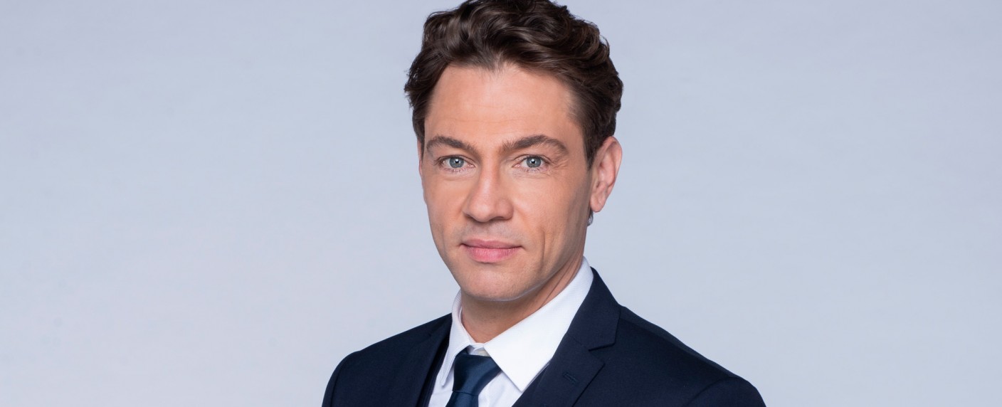 „Rote Rosen“: Maren Gilzer, Leander Lichti und ein „Masked Singer“ zu Gast – Neuigkeiten vom Ende der Dreharbeiten im Jahr 2020 – Bild: ARD/​Thorsten Jander